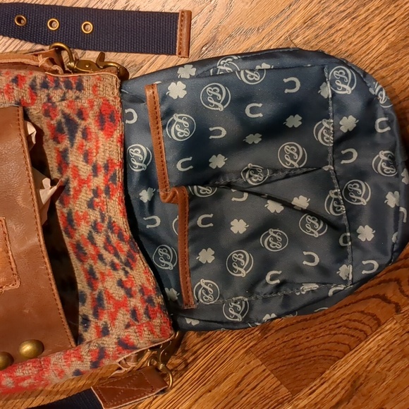 Lucky Brand southwestern crossbody with gold and leather details - Picture 14 of 15